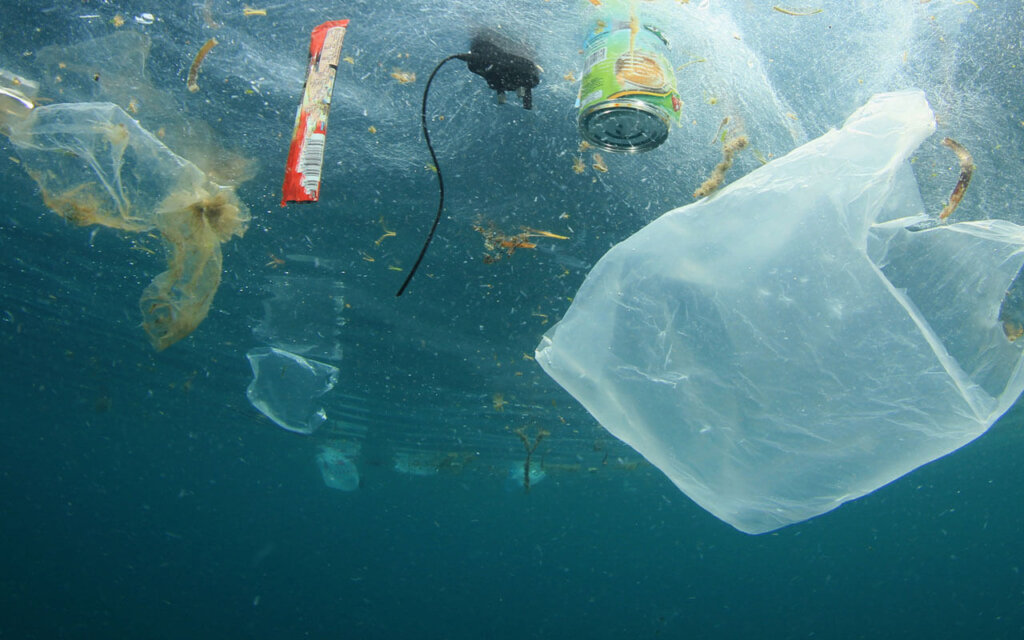 Müllstrudel in den Ozeanen voller Plastikmüll