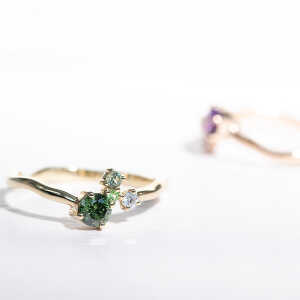 Eppi Cluster Ring mit grünem Diamanten und Edelsteinen Roche