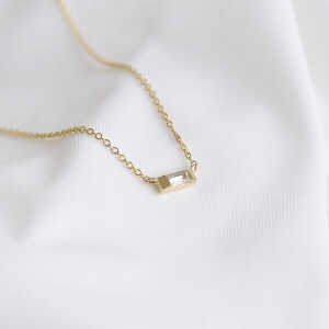 Eppi Halskette aus Gold mit weißem Saphir mit Baguette-Form Sharly