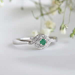 Eppi Ring mit Smaragd und Diamanten Kiki