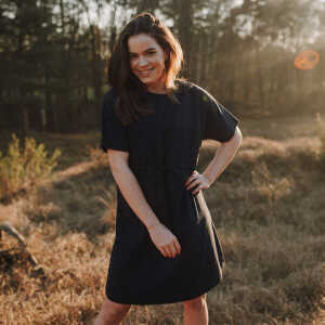 NORDLICHT T-Shirt Kleid ILMA Dunkelblau aus 100% Bio-Baumwolle mit Taillenband