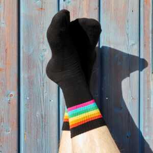 roots of compassion Pride Socken schwarz – Pride-Fahne, Regenbogenfahne