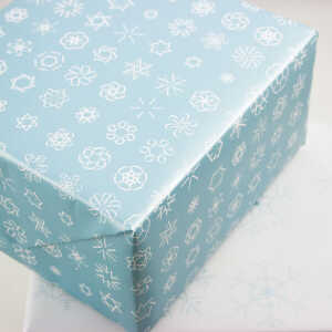 Bow & Hummingbird Schneeflocken Geschenkpapier-Set mit Satinband