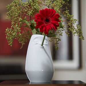 FIFTYEIGHT PRODUCTS Porzellan Vase Entspannt in der Geschenkbox