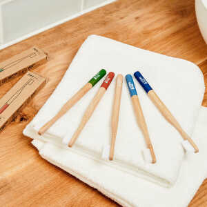 HYDROPHIL Zahnbürste aus Bambus | 4erPack | mittelweich | hellblau