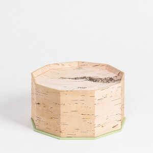 MOYA Birch Bark Brotdose / Brotkasten aus Birkenrinde klein mit Schneidebrett – 23 x 23 x 13cm / handgefertigt in Sibirien