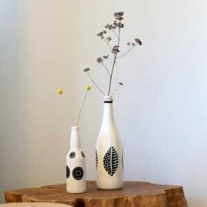 Mio Moyo Flasche aus Glas “Black Circle Design” – Upcycling Dekorationsobjekt und Vase