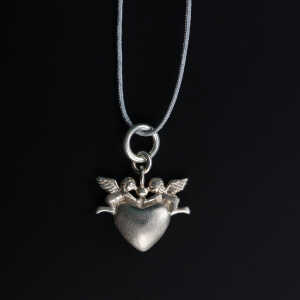 MishMish by WearPositive Unikat: Anhänger Herz mit zwei Engelchen 925 Silber mit Fadenkettchen hellgrau – längenverstellbar