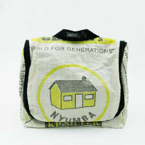 Nyuzi Blackwhite Kulturbeutel | Upcycling Waschtasche zum Aufhängen aus altem Zementsack