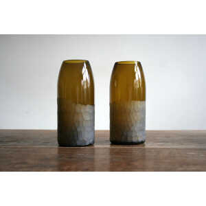 Wandelwerk Vase handgefertigt aus einer Weinflasche, “Die Facettenreiche”