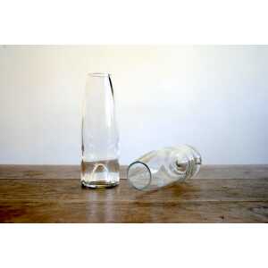 Wandelwerk Vase handgefertigt aus einer Weinflasche, “Die Schlanke”