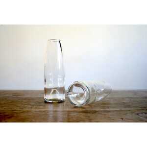 Wandelwerk Vase handgefertigt aus einer Weinflasche, “Die Schlanke”