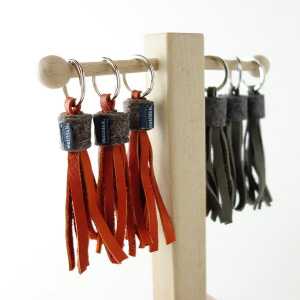 matilda k. manufaktur farbenfroher Schlüsselanhänger aus Leder ‘alma’ bunt | orange | grau | schwarz