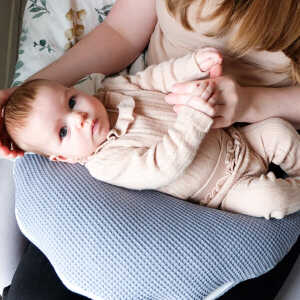 Ella Lieb Baby Bio kleines Stillkissen “Lunette” mit kbA Dinkelspelzen Füllung und kbA Baumwolle Bezug