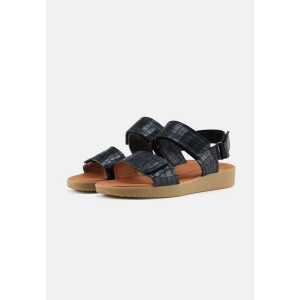 nature footwear Karen Sandal Pull Up Leather – Black