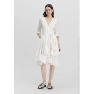 hessnatur Damen WUNDERKIND × hessnatur Wrap Kleid Regular aus Leinen – weiß – Größe 34