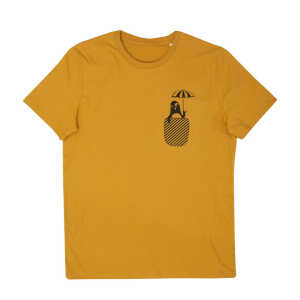 päfjes Pinguin Paul in Brusttasche mit Schirm – Fair Wear Männer Bio T-Shirt